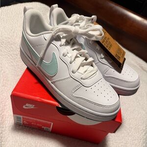 Nike court sneakers low